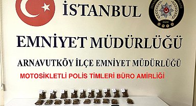İstanbul - Arnavutköy'de polisi görünce uyuşturucuyu markete saklayan şüpheliler yakalandı