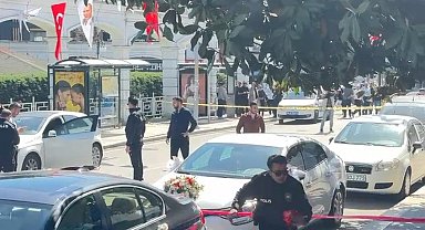 İstanbul - Avcılar'da motosikletle gelip otomobile ateş açtılar - 1