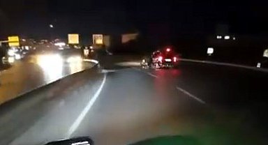 İstanbul - Avcılar'da otomobilin çarptığı motosikletli yola savruldu; araçların altında kalmaktan son anda kurtuldu