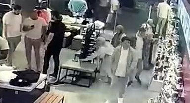 İstanbul - Avcılar'da telefon hırsızlığı güvenlik kamerasında