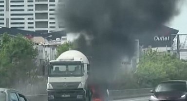İstanbul- Basın Ekspreste alev alev yanan otomobilin sürücüsü: 'Kimsede yangın tüpü yok, olanlar da boş'