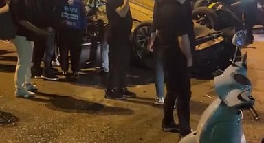 İstanbul - Beşiktaş'ta alkollü sürücü otomobille direğe çarpıp takla attı: 1 ölü 2 yaralı