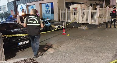 İstanbul - Beşiktaş'ta park yerinden çıkan otomobile silahlı saldırı