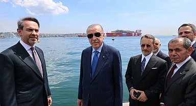 İstanbul- Cumhurbaşkanı Erdoğan, Yüzer Üretim Tesisi 'Osman Gazi'yi selamladı Geniş haber
