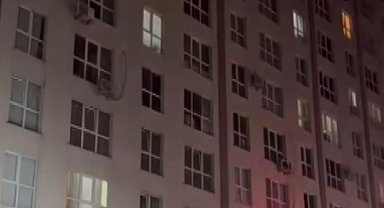 İstanbul - Esenyurt'ta sitede yangın; binanın 8'nci katından atlayan kadın hastaneye kaldırıldı