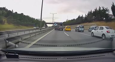 İstanbul - Eyüpsultan'da makas atan otomobilin yaptığı kaza kamerada