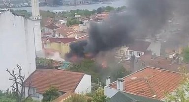 İstanbul - Fatih'te 3 gecekonduda yangın-1