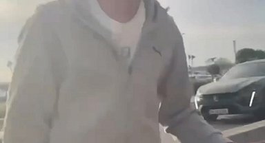 İstanbul - Fatih'te taksici uygulama üzerinden çağırılan aracın önünü kesip camını kırdı