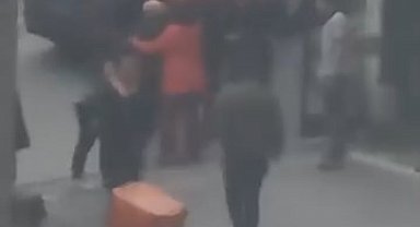 İstanbul - Gaziosmanpaşa'da alacak tartışmasında elinde bıçakla sokağa çıktı; polis engelledi