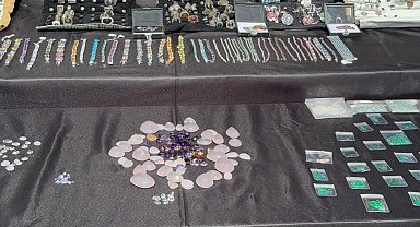 İstanbul - İstanbul'da pırlanta kaçakçılarına operasyon: 250 milyon liralık değerli taş ele geçirildi