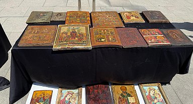 İstanbul- İstanbul'da tarihi eser operasyonu: Padişah fermanları ele geçirildi