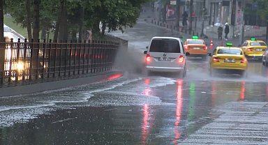 İstanbul- İstanbul'da yağmur etkili oluyor- 1 Haber ve fotoğraf eklendi
