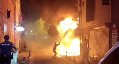İstanbul- Kadıköy'de iş yeri alev alev yandı
