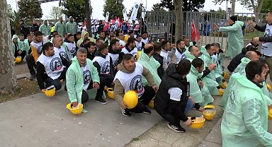 İstanbul- Kartal Meydanı'nda 1 Mayıs kutlamaları sağanak yağış nedeniyle erken bitti