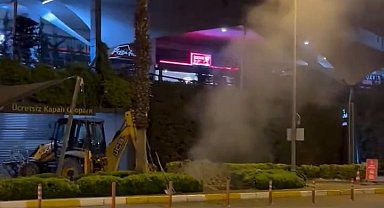İstanbul- Küçükçekmece'de, kazı çalışmasında doğalgaz boru hattı hasar gördü; sızan gaz kamerada