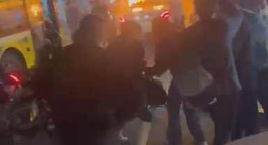 İstanbul - Küçükçekmece'de şampiyonluk kutlamalarında içerisinde havai fişek patlayan otomobil yandı