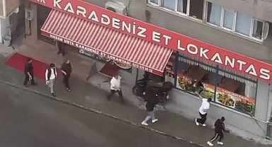 İstanbul - Küçükçekmece'de trafikte tartıştıkları motokuryeyi takip edip, çalıştığı restoranın camını kırdılar