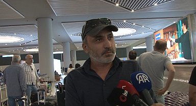 İstanbul- Libya'dan ayrılan Türk vatandaşlarını taşıyan uçak İstanbul'a geldi