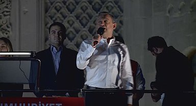 İstanbul - Özgür Özel, Beyazıt Meydanı'nda konuştu.