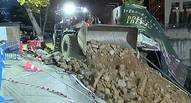İstanbul - Sarıyer'de çöken yolun dolgu ve onarım çalışmaları gece boyunca sürdü