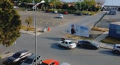 İstanbul - Silivri'de otomobil ile motosikletin çarpıştığı kaza kamerada