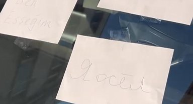 İstanbul - Şişli'de yola bırakıp gittiği araca 3 dilde yazılı notlarla 'Ben eşeğim' tepkisi