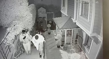 İstanbul - Sultangazi'de hırsızların yakalandıkları anları taksinin araç kamerası görüntüledi