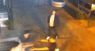 İstanbul- Sultangazi'de sokak ortasında tekmeli yumruklu kavga