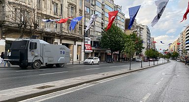 İstanbul - Taksim'e çıkan yollar trafiğe kapatıldı; işlerine gidenler yürüdü
