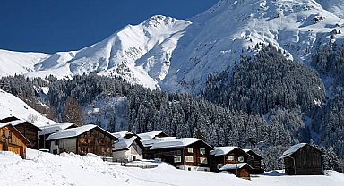 İsviçre'de buzul çökmesi sonucu bir köy yok oldu