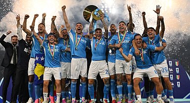 İtalya'da Napoli'nin şampiyonluk kutlamalarında 39 kişi yaralandı