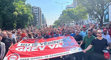 İzmir'de 23 bin işçi greve çıktı; otobüs duraklarında yoğunluk oluştu