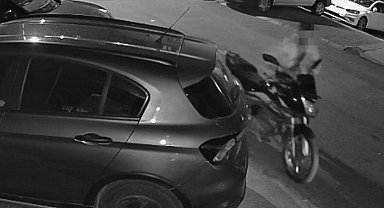 İzmir'de motosiklet hırsızlığı kamerada; 1 tutuklama