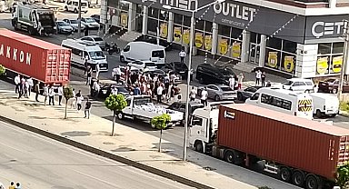 İzmir'de otomobile tüfekli saldırı; 3 ölü, 1 yaralı