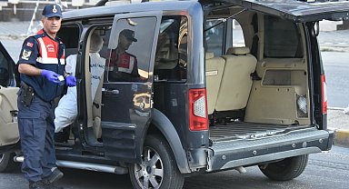 İzmir'de otomobile tüfekli saldırı; 3 ölü, 3 yaralı