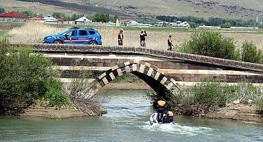 Jandarmanın botlarla dronlu inci kefali denetimini DHA görüntüledi