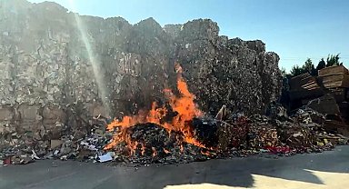 Kahramanmaraş'ta kağıt fabrikasında çıkan yangın söndürüldü