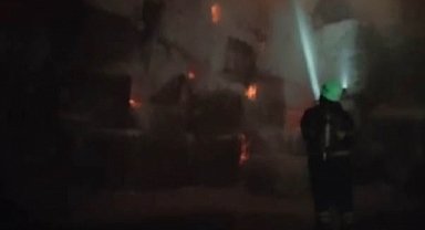 Kahramanmaraş'ta tekstil fabrikasında çıkan yangın kontrol altına alındı