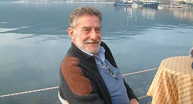 Kalça kemiği kırılan Ahmet Mekin hastaneye kaldırıldı