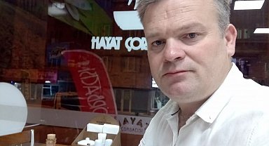 Kaldırımda servis minibüsünün çarptığı yaya öldü