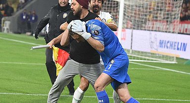 Kaleciye korner direğiyle vuran sanığın cezası belli oldu