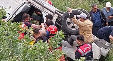 Kamyonet şarampole devrildi; 5 yaralı