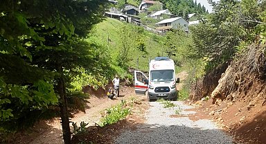 Kamyonet şarampole yuvarlandı; sürücü öldü, eşi ağır yaralandı