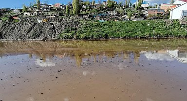 Kars Çayı'na akaryakıt karıştı
