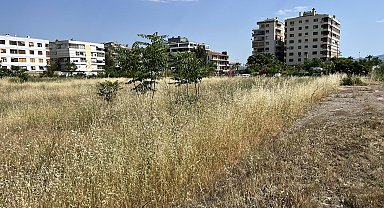 Karşıyaka'da stat arazisi temizleniyor