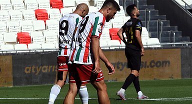 Karşıyaka'da taraftar-futbolcu gerilimi