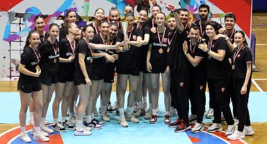 Karşıyaka'nın kızları Türkiye üçüncüsü