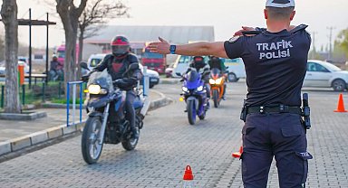 Kask takmayan 475 bin 976 motosiklet sürücüsüne işlem yapıldı