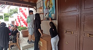 Kilisede Hıdrellez kutlaması; mum yakılıp, dilek tutuldu