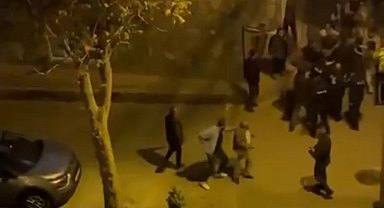 Kimlik sorgusu yapmak isteyen polislere saldıran 2 şüpheli gözaltına alındı